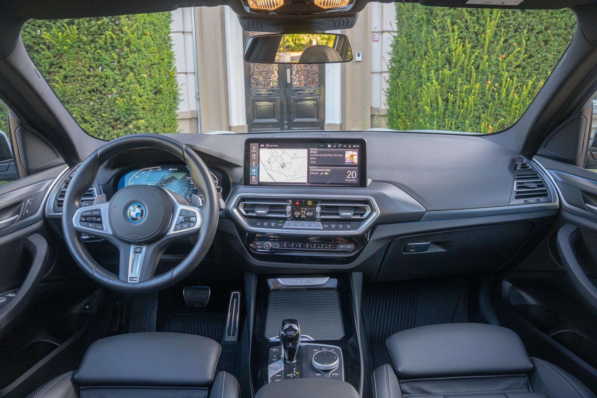 BMW X3 xDrive30e High Executive TREKHAAK | PANO | KEYLESS |, Auto's, Gebruikt, 4 cilinders, 2000 kg, Bedrijf