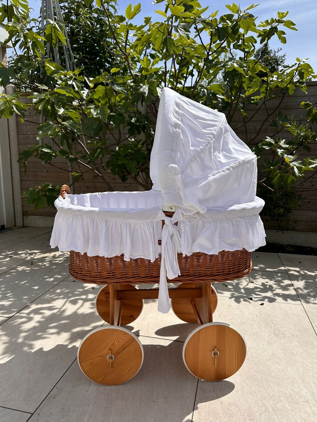 Wicker Wiegje op Houten Onderstel, Kinderen en Baby's, Babywiegjes en Ledikanten, Ophalen, Zo goed als nieuw, Wieg