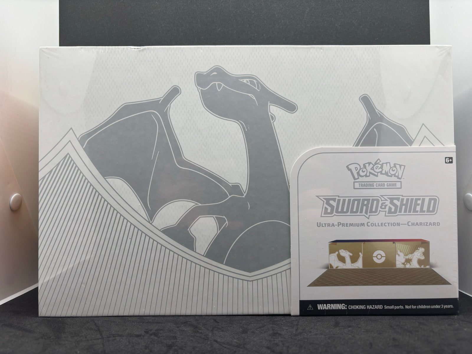 Pokémon Sword & Shield Ultra-Premium Collection Charizard, Ophalen of Verzenden, Nieuw, Overige typen