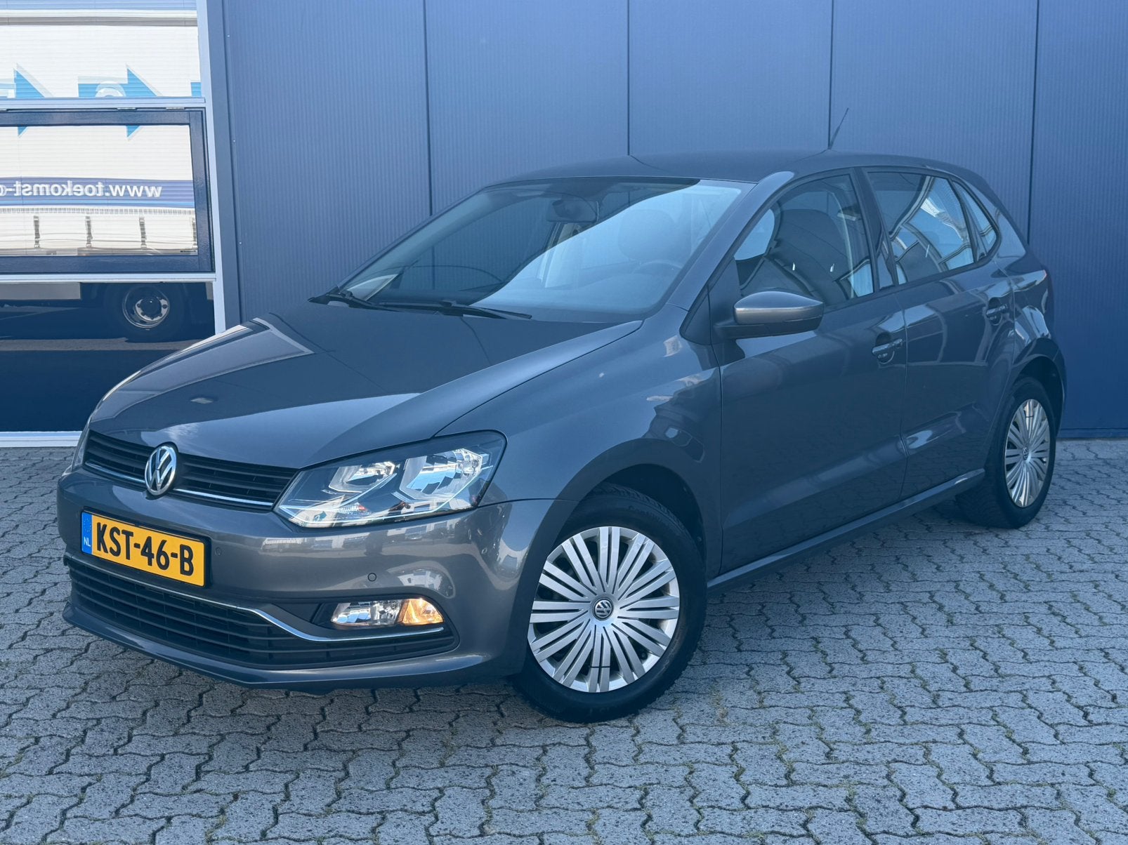 Volkswagen Polo 1.0 2017 Grijs 5-Drs|Cruise|Airco|BT|PDC, Voorwielaandrijving, Stof, Zwart, Bedrijf