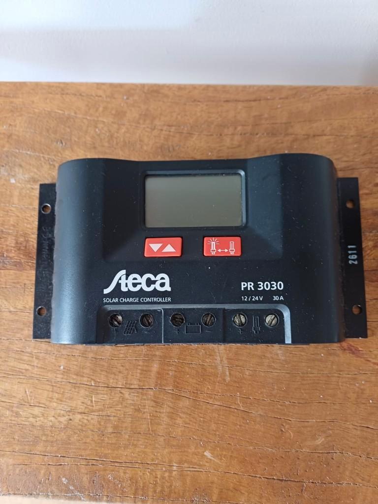 STECA LAADREGELAAR PR3030, Ophalen of Verzenden, Zo goed als nieuw