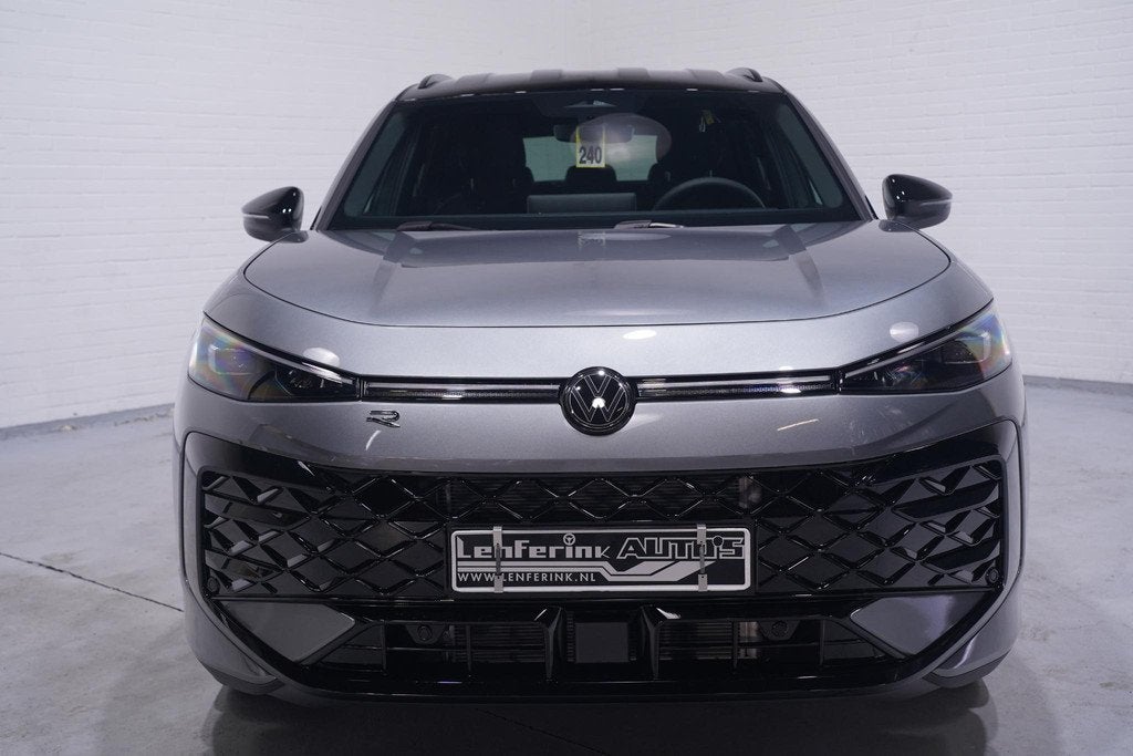 Volkswagen T-Roc R-Line First Edition IQ.light Apple Carplay, 1374 kg, Stof, Euro 6, 4 cilinders