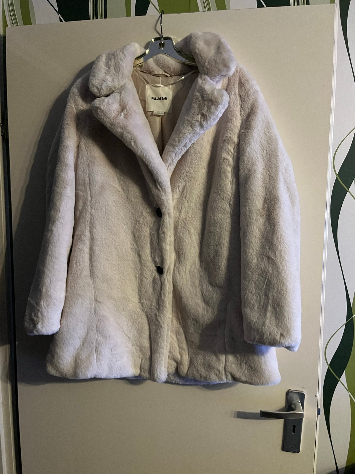 Pull&Bear Faux Fur Jas Maat M(38/40, Kleding | Dames, Ophalen of Verzenden, Zo goed als nieuw, Maat 38/40 (M), Beige