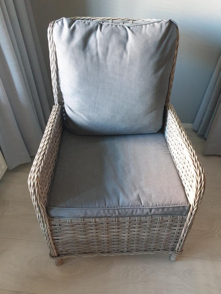 Tuinstoel met voetenbank, Ophalen of Verzenden, Zo goed als nieuw, Wicker