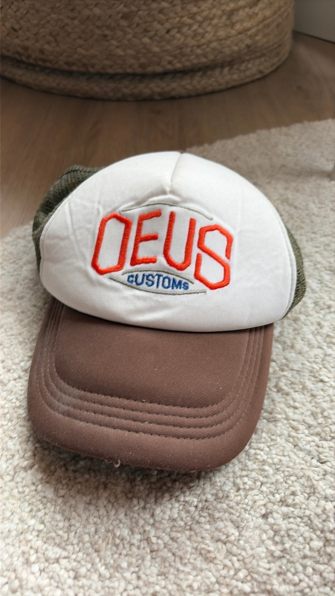 Deus pet bruin en wit, Kleding | Heren, Ophalen of Verzenden