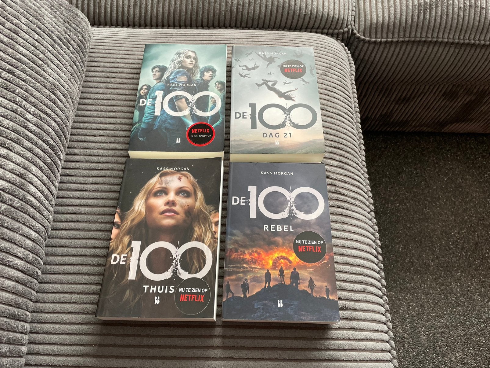 Kass Morgan 4 Nederlandse boeken de 100 hele serie, Boeken, Ophalen of Verzenden, Zo goed als nieuw, Kass Morgan