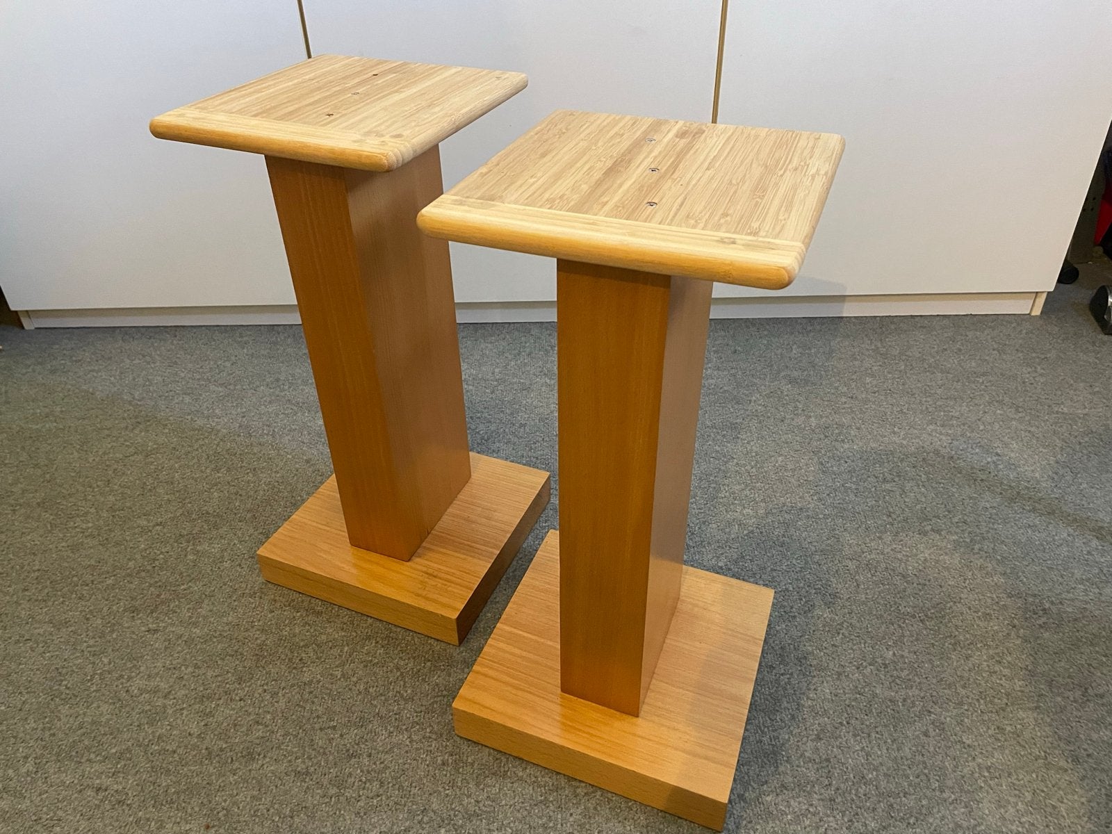 Houten Speakerstandaards met Spikes - Set van 2, Audio, Tv en Foto, Luidsprekers, Gebruikt, Inclusief standaarden, Minder dan 60 watt