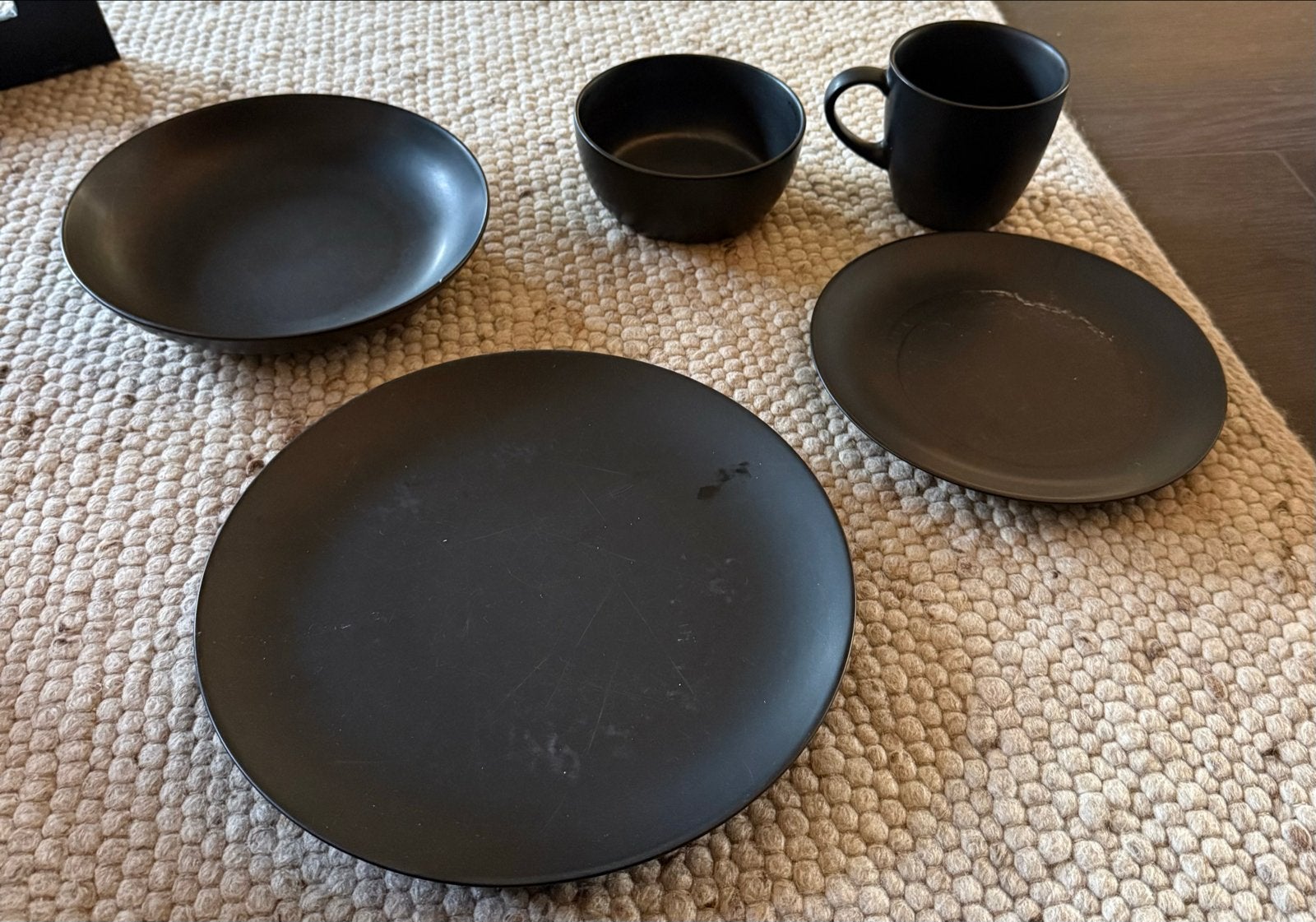 26 delig Zwart servies set H&M home, Huis en Inrichting, Keuken | Servies, Gebruikt, Keramiek, Ophalen of Verzenden, Effen
