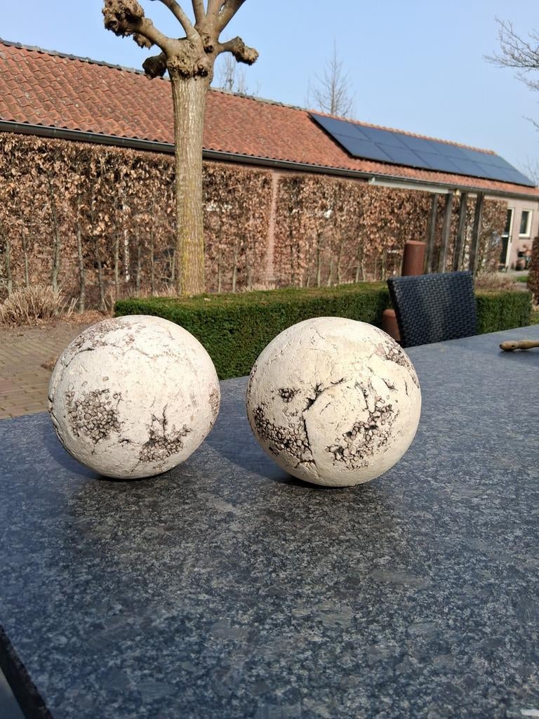 2 decoratie bollen steen., Tuin en Terras, Ophalen, Gebruikt, IJzer, Spijlenhekwerk