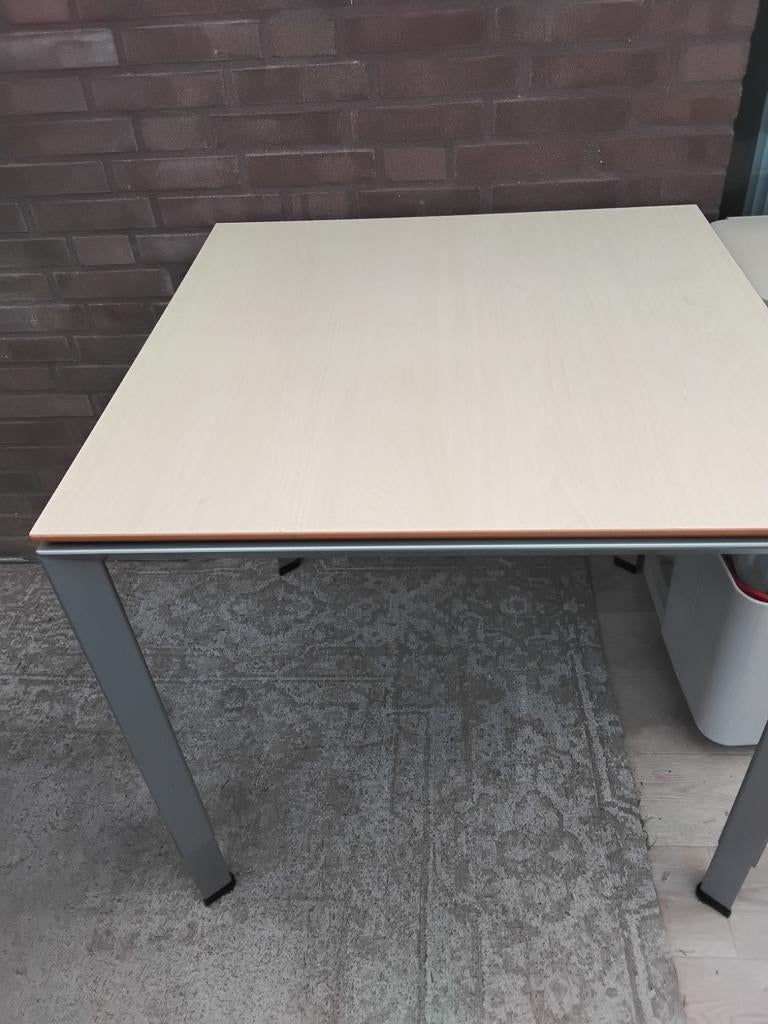 GRATIS AF TE HALEN In hoogte verstelbare buro/tafel 80x80cm, Gebruikt, 50 tot 100 cm, Vierkant, 50 tot 100 cm