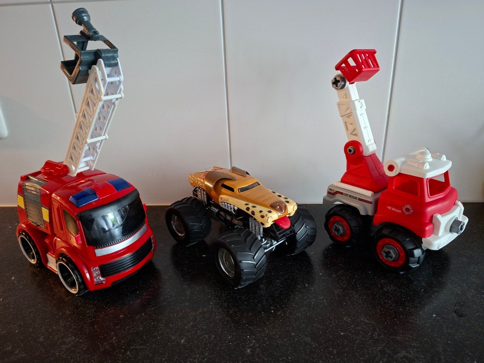 Speelgoedvoertuigen: brandweerwagens en monstertruck, Ophalen of Verzenden, Gebruikt