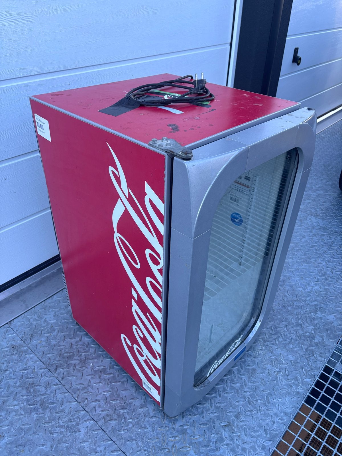 Goedwerkende Coca Cola Koelkast - Koelt snel en uitstekend, 100 tot 150 liter, Ophalen of Verzenden, Zonder vriesvak, Gebruikt