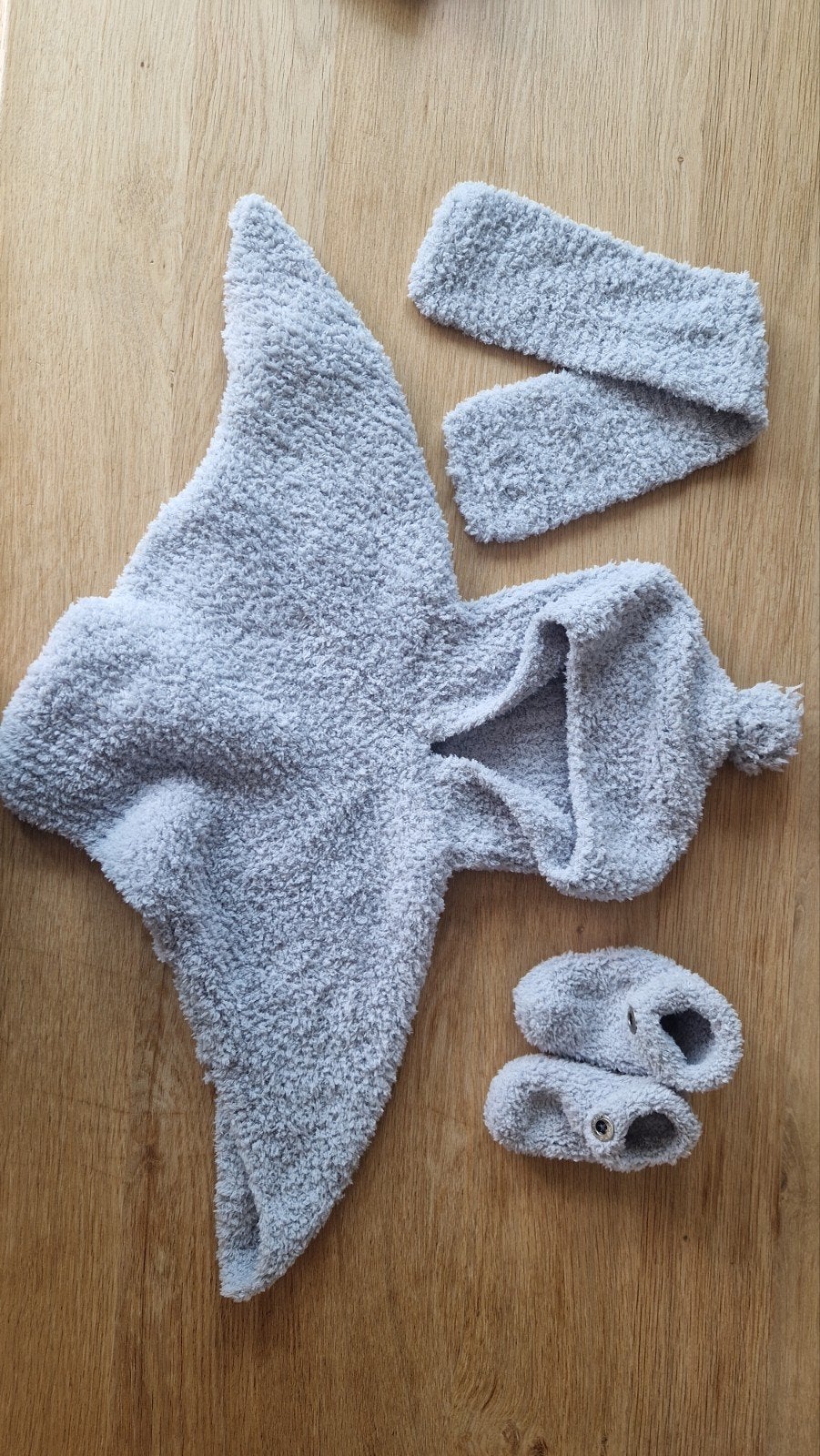 Zachte baby wikkeldeken/poncho 62-68 met capuchon en slofjes, Ophalen, Zo goed als nieuw, Onbekend, Jongetje of Meisje