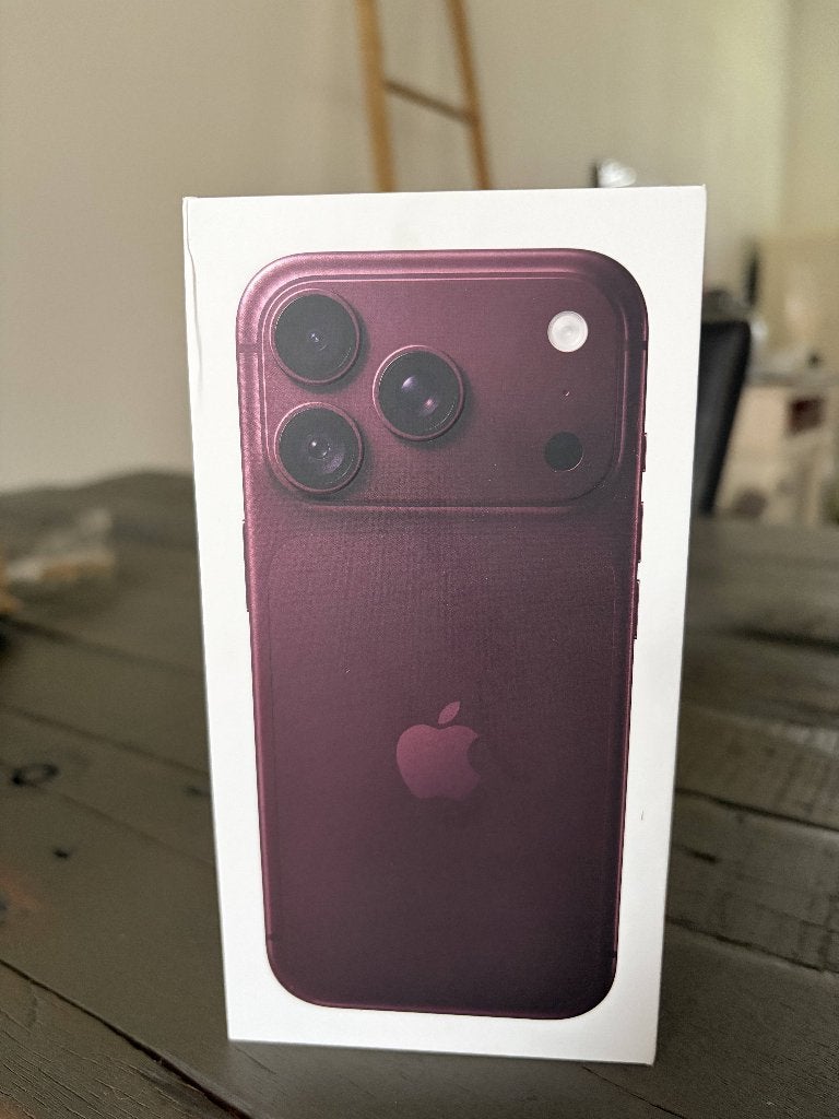 iPhone 18 Pro 256GB Rood/Burgundy (incl. factuur) - Nieuw, Telecommunicatie, 256 GB, Nieuw, Ophalen of Verzenden, Zonder simlock