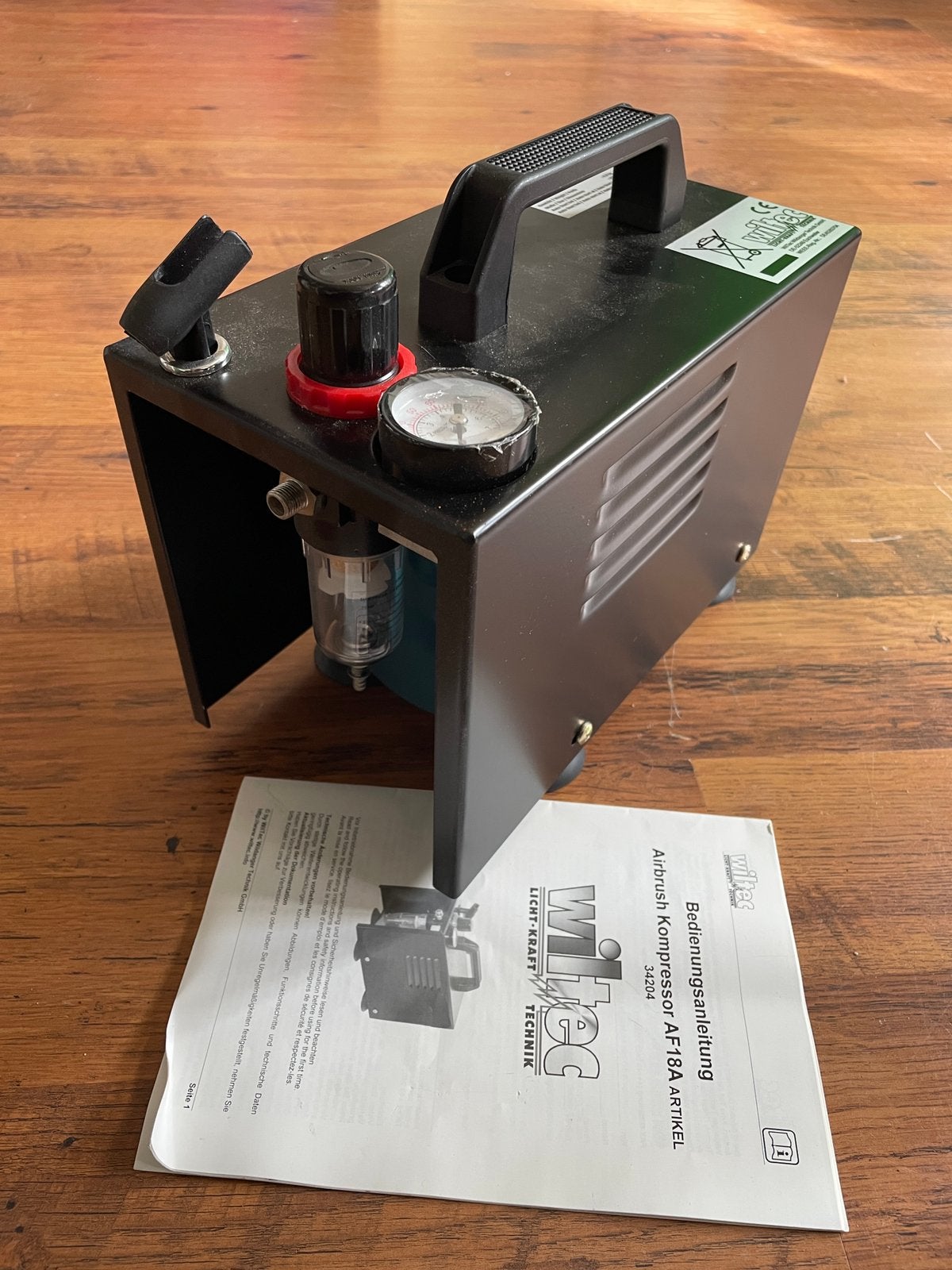Wiltec airbrush compressor AF18A zgan, Minder dan 25 liter, Ophalen of Verzenden, Zo goed als nieuw, Minder dan 200 liter/min