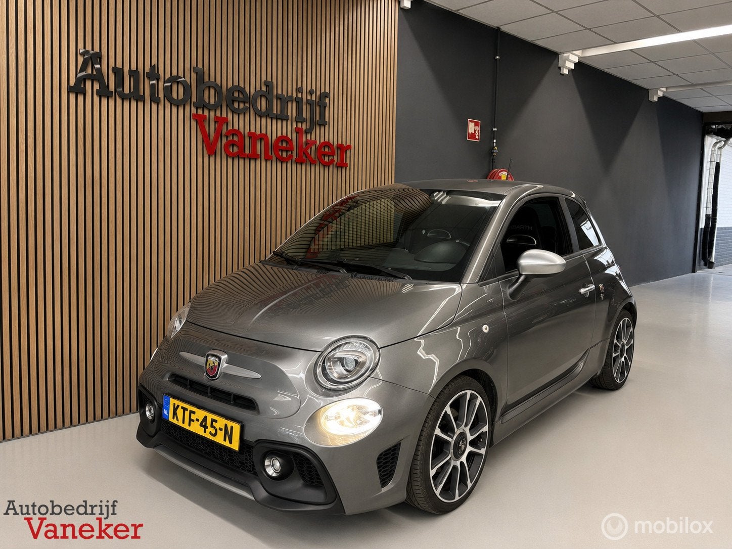 Abarth 595 1.4 T-Jet Turismo|MONZA Uitlaat | LEDER | 84DKM, Auto's, Abarth, Voorwielaandrijving, Gebruikt, 4 cilinders, Handgeschakeld