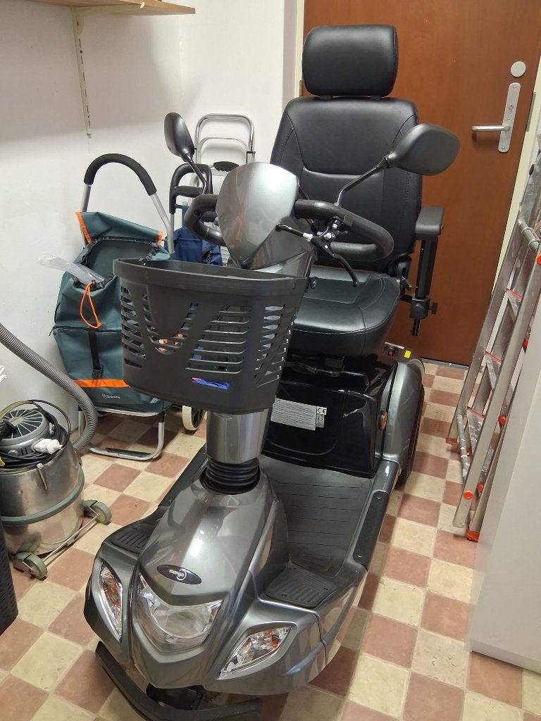 Te koop. Scootmobiel Leopard 3 LE. Grijs. Bijna nieuw., Ophalen, Zo goed als nieuw, 16 km/u of meer, Mango