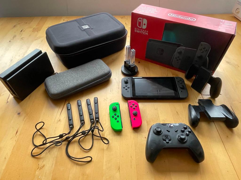 Nintendo switch V2 Grijs met accessoires, Spelcomputers en Games, Spelcomputers | Nintendo Switch, Ophalen, Zo goed als nieuw