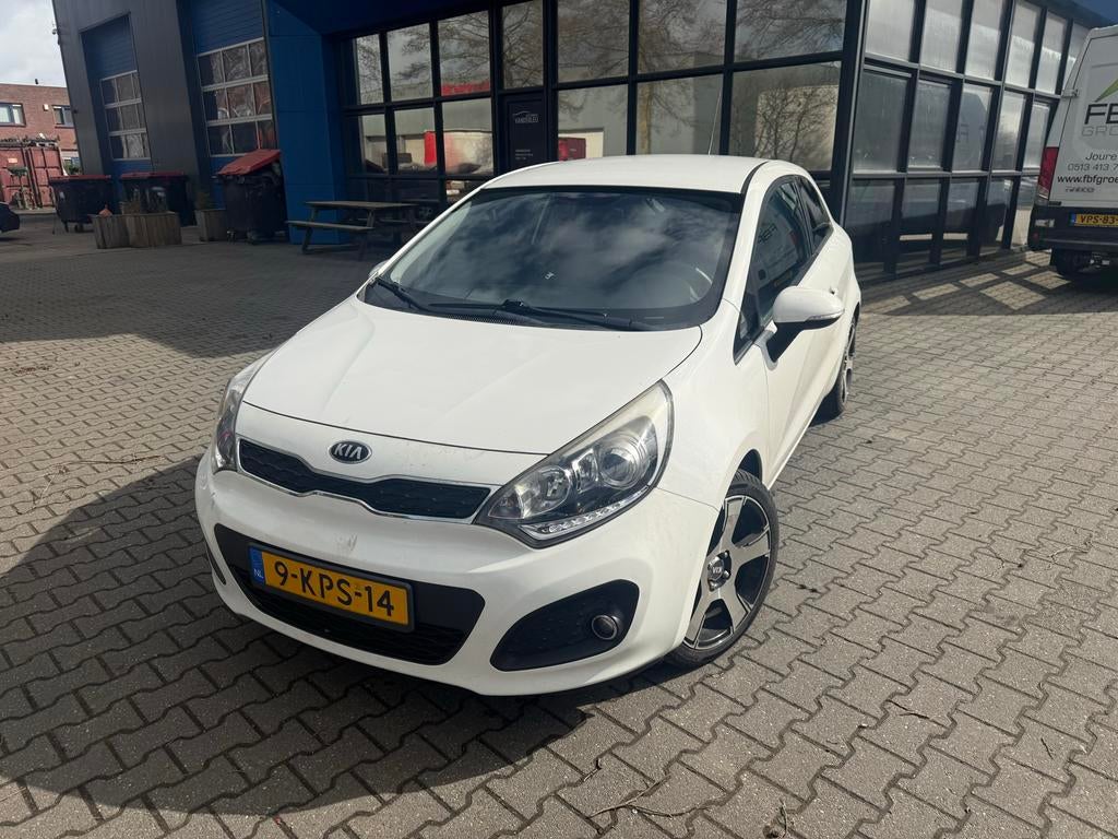 Kia Rio 1.2 I 3DRS 2013 Wit, Auto's, 450 kg, 40 €/maand, 4 cilinders, Wit