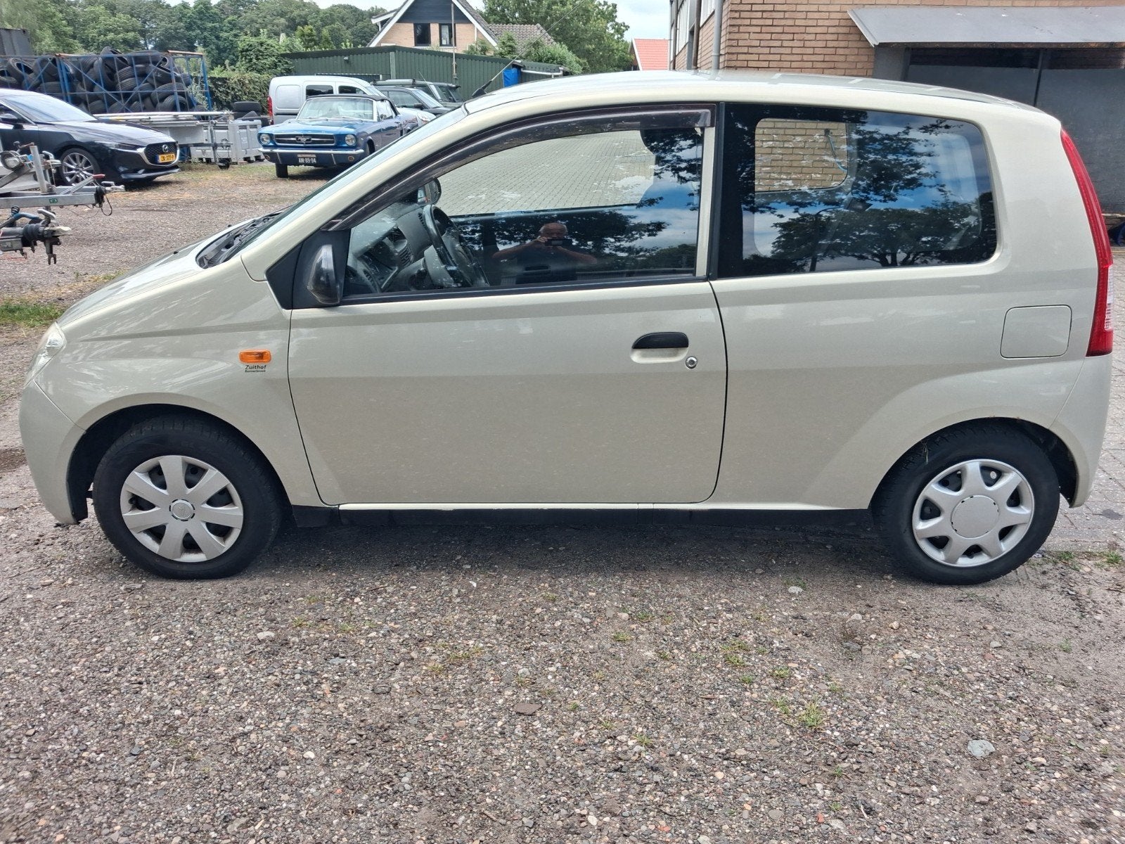 Daihatsu Cuore 1.0 3D AUT 2005 Beige, Auto's, Daihatsu, Voorwielaandrijving, Stof, Zwart, 18 €/maand