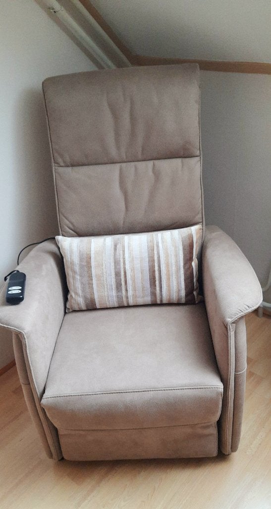 Luxe senioren sta op stoel, Huis en Inrichting, Fauteuils, Ophalen, 75 tot 100 cm, Zo goed als nieuw, Stof