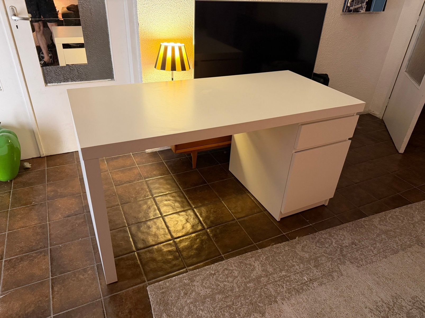 IKEA MALM bureau wit 140x65 cm, Huis en Inrichting, Bureaus, Ophalen of Verzenden, Zo goed als nieuw