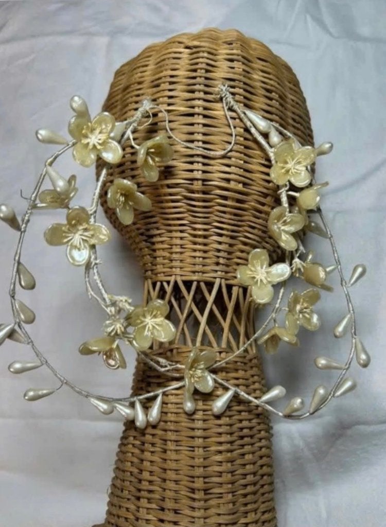Antieke dubbele tiara, wassen bloemen en knopjes, Ophalen of Verzenden, Dames
