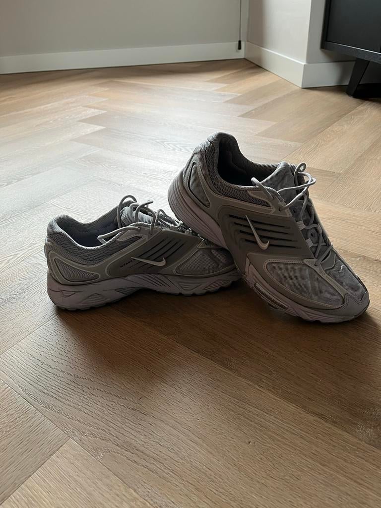 Nike sneakers maat 43 - Grijs, Ophalen of Verzenden, Gedragen, Overige kleuren, Sneakers of Gympen