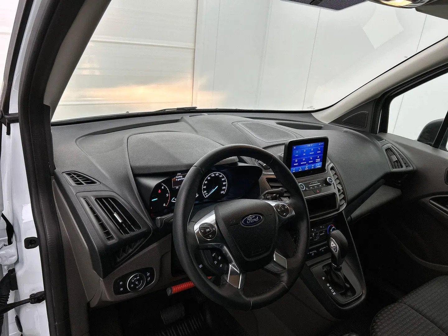 Ford Transit Connect 1.5 L2 Trend € 22.890,00, Automaat, Stof, Gebruikt, Euro 6