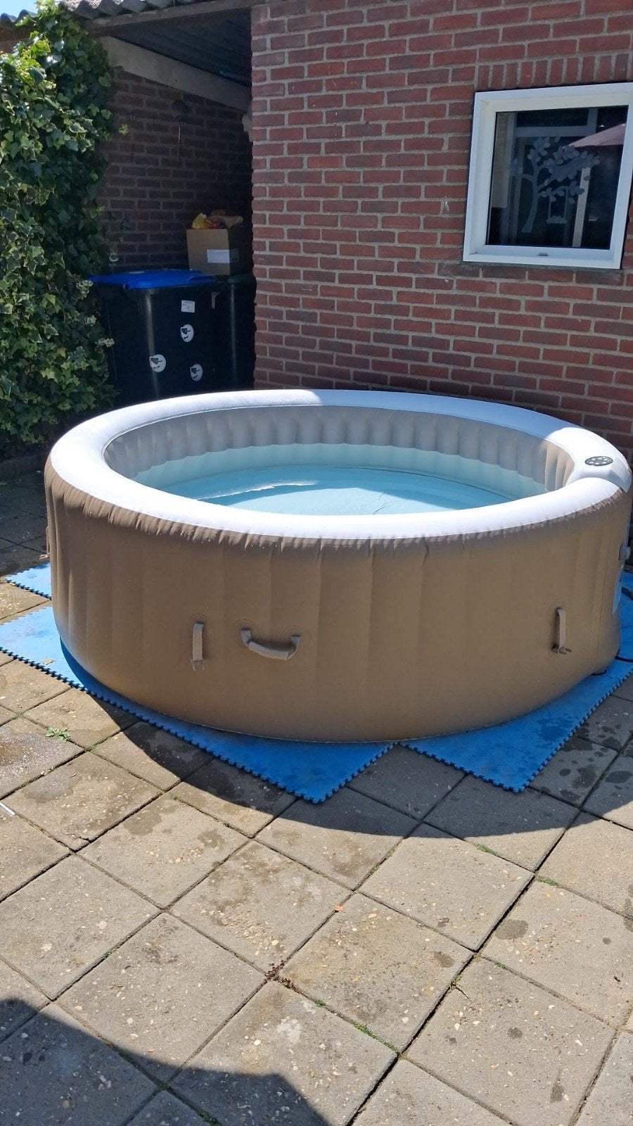 Opblaasbare jacuzzi - Zo goed als nieuw, Tuin en Terras, Bubbelbaden en Hottubs, Ophalen, Zo goed als nieuw, Opblaasbaar