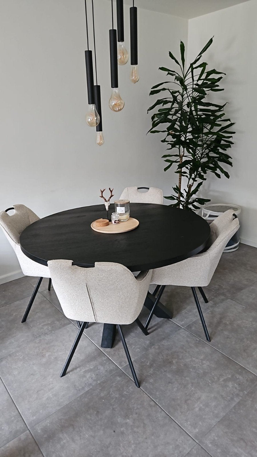 Ronde zwarte eikenhouten eettafel, Huis en Inrichting, Tafels | Eettafels, Ophalen, Vijf personen of meer, Modern, 100 tot 150 cm