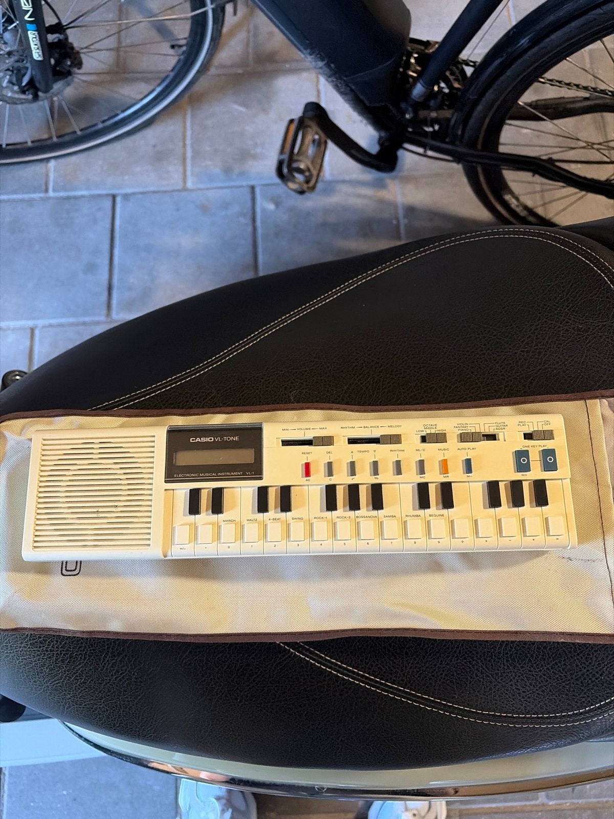 Casio VL-tone VL-1 met hoesje - Vintage Synthesizer, Muziek en Instrumenten, Keyboards, Ophalen of Verzenden, Gebruikt, Overige aantallen