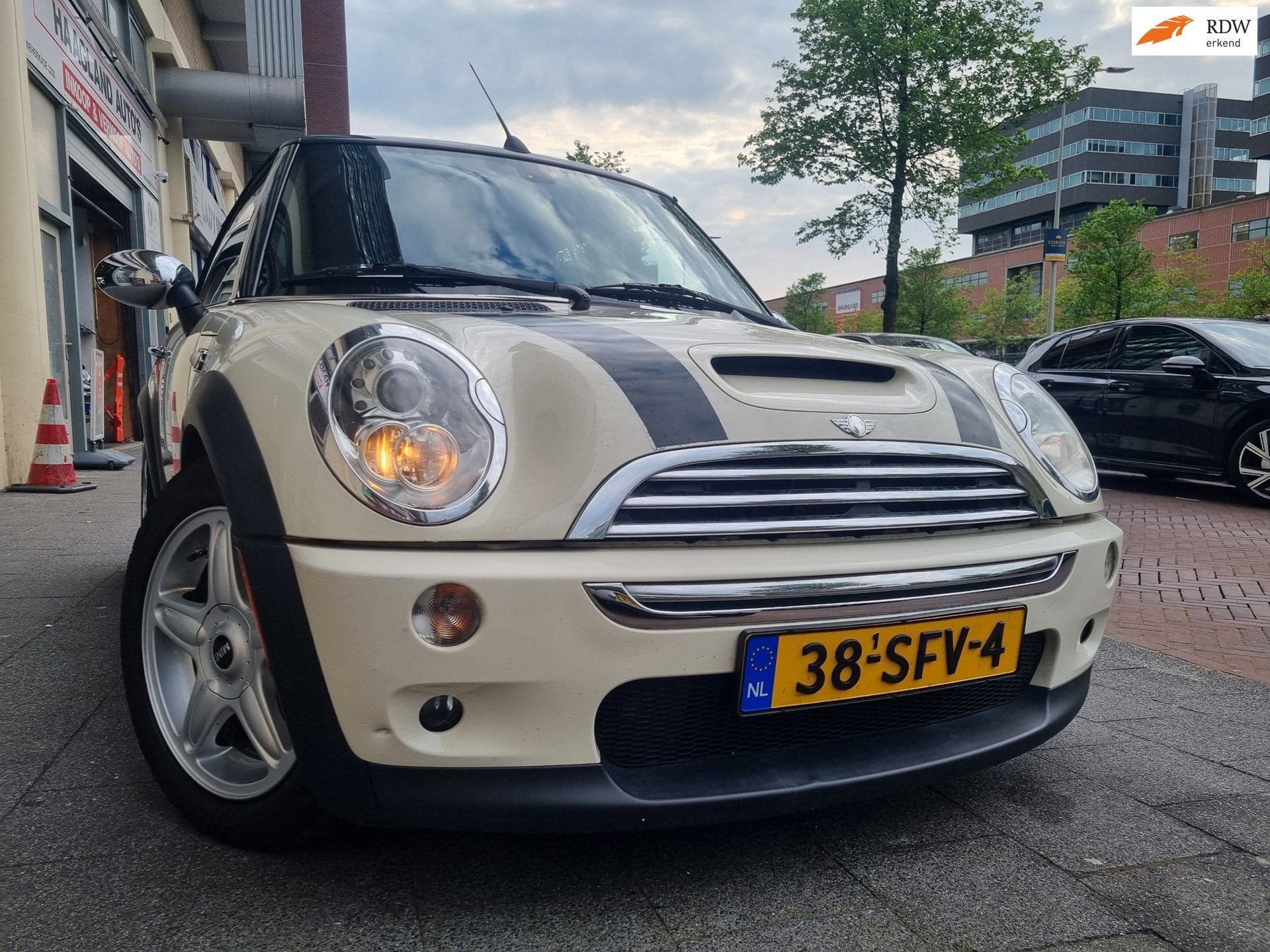 Mini Mini Cabrio 1.6 Cooper S Sidewalk Navi 170pk, Auto's, Mini, Voorwielaandrijving, Gebruikt, Cabriolet, 4 stoelen
