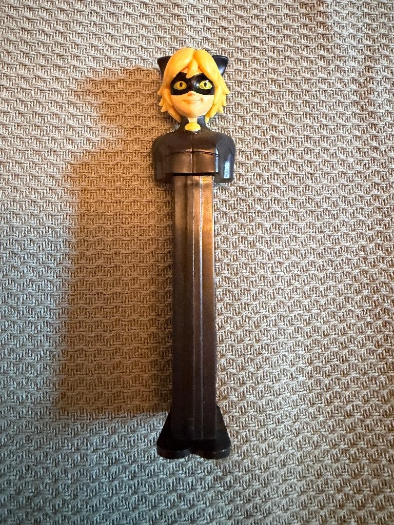 PEZ Lady Bug Miraculous Cat noir, Ophalen of Verzenden, Zo goed als nieuw