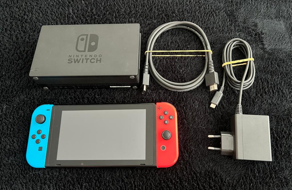 Unpatched Nintendo Switch V1 Met Accessoires, Ophalen of Verzenden, Zo goed als nieuw, Met 1 controller, Switch Original