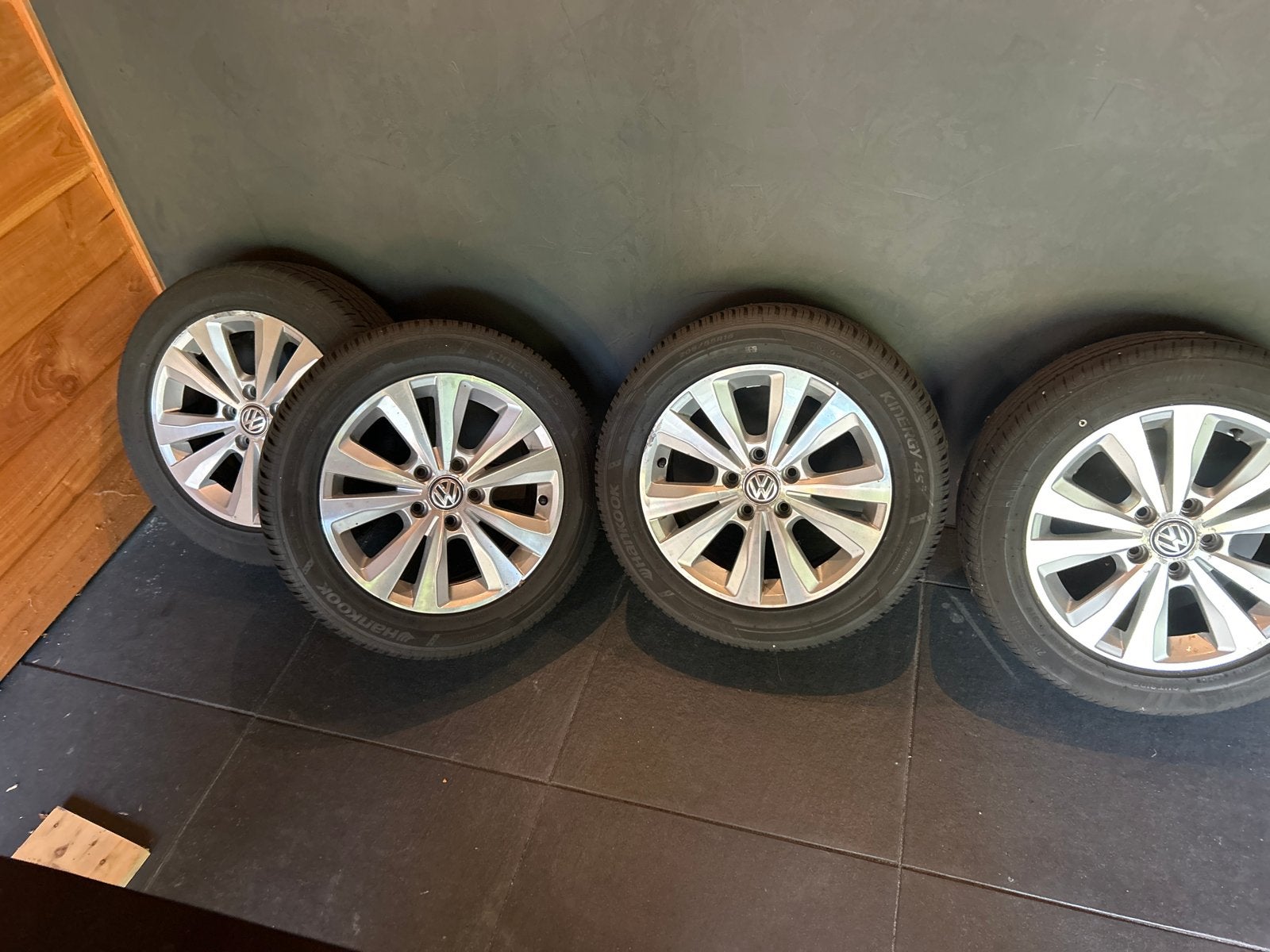VW Golf 7 Velgen met Allseason en Zomerbanden, Auto-onderdelen, Banden en Velgen, Ophalen, Gebruikt, Banden en Velgen, 205 mm