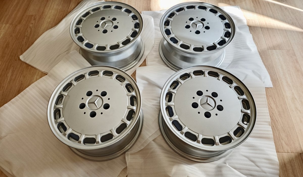 GEZOCHT: set Gullideckel Mercedes-Benz velgen, Ophalen of Verzenden