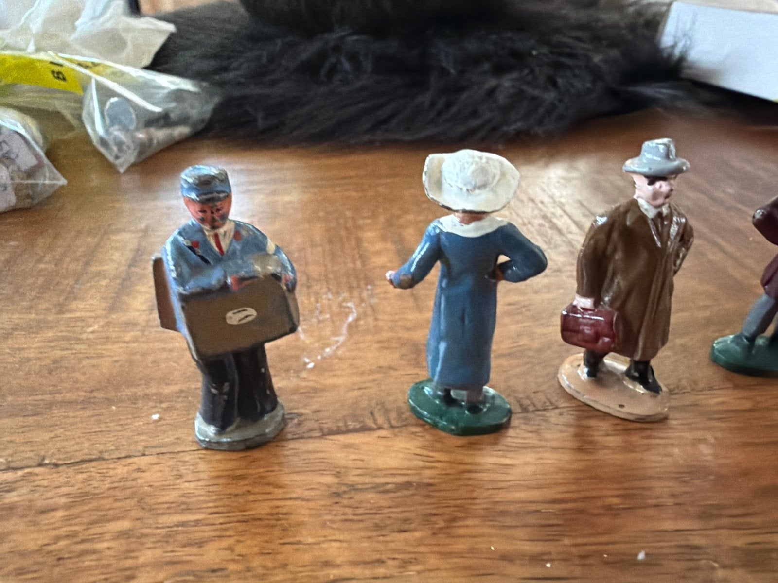 Vier oude poppetjes - Dinky Toys ??, Gebruikt, Z, Ophalen of Verzenden, X