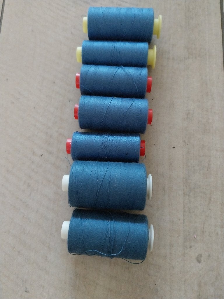 Naaigaren diverse blauw tintjes 7 aangebroken klossen, Ophalen of Verzenden, Gebruikt, Garen of Naald(en)
