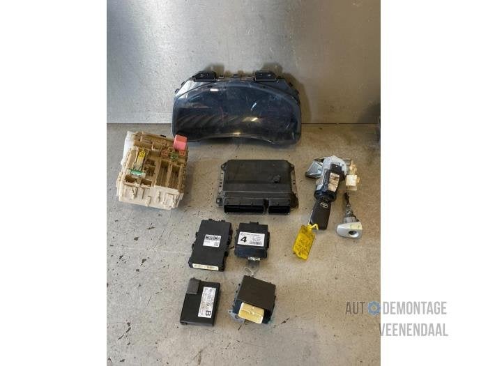 Kontaktslot + computer van een Toyota Avensis, Gebruikt, -, -, Ophalen of Verzenden