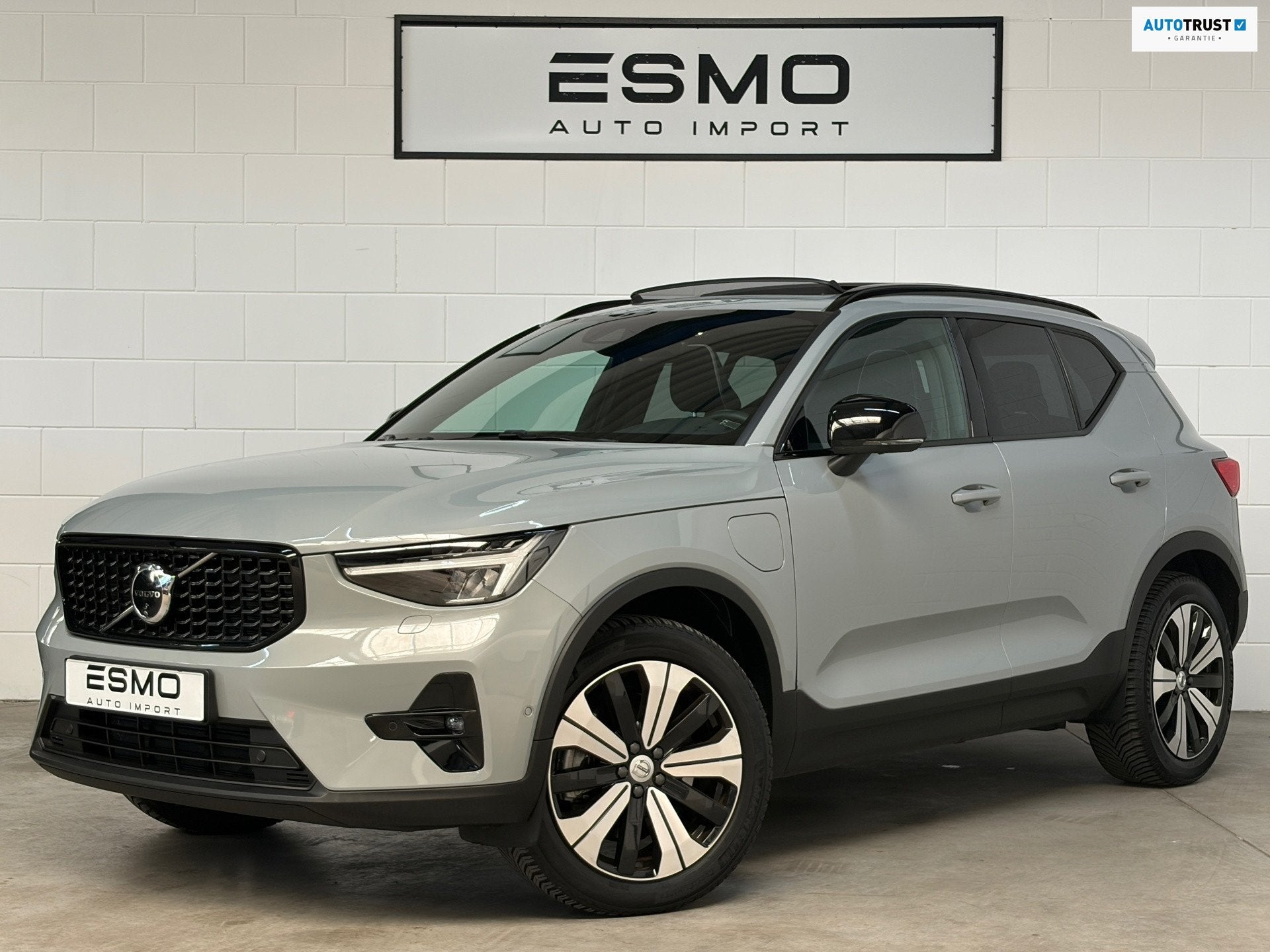 Volvo XC40 1.5 T4 Plug-in hybrid Ultimate Dark Panoramadak T, Dealer onderhouden, Zwart, Plug-in hybride, Bedrijf