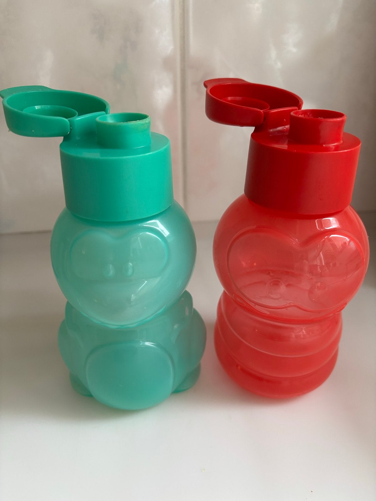 Tupperware kinder drinkflesjes rups en dino, Gebruikt, Overige kleuren, Ophalen of Verzenden, Drinkfles