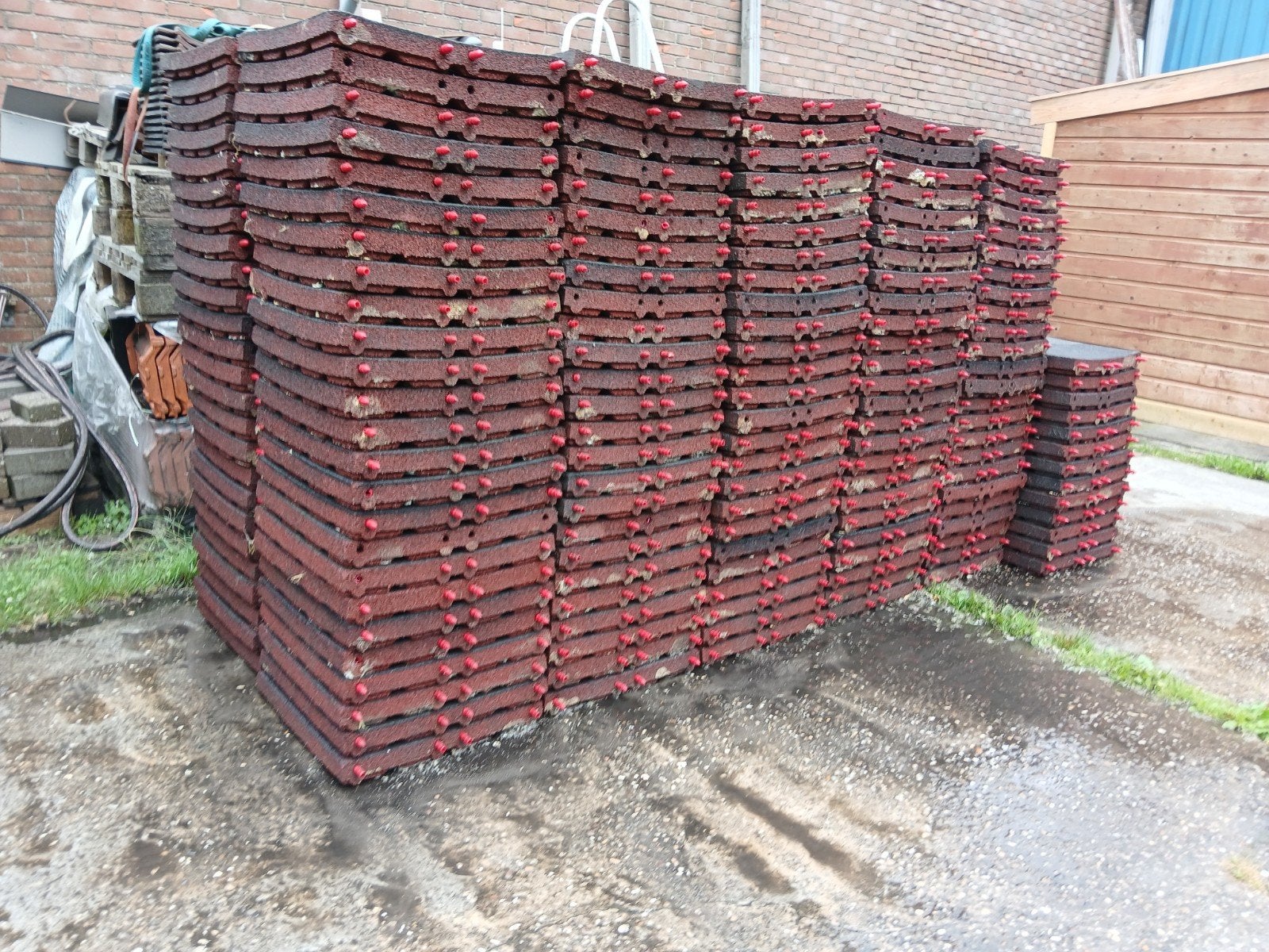Rubberen tegels of staltegels 50X50X6 CM van schoolplein., Tuin en Terras, Ophalen, Rubber, 10 m² of meer, Overige typen
