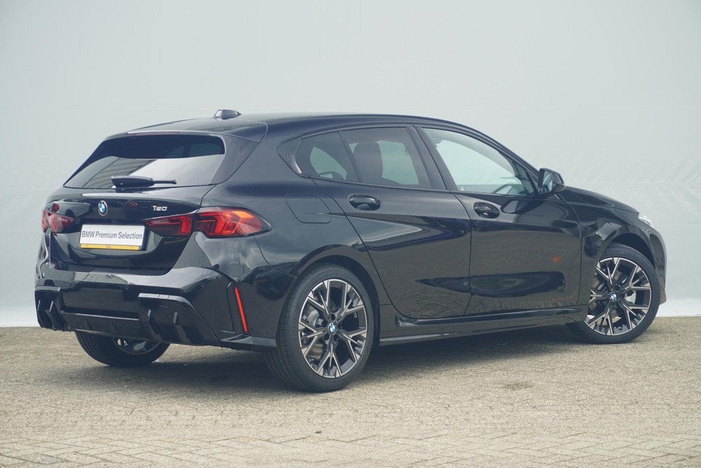 BMW 1 Serie 120 | M Sportpakket | Harman Kardon | Comfort Ac, Auto's, BMW, Met garantie (alle), Zwart, Origineel Nederlands, Bedrijf