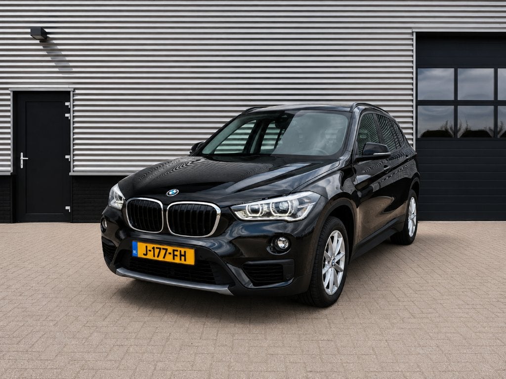 BMW X1 sDrive18i High Executive Navi Cruise Trekh, Auto's, Zwart, Zwart, 75 €/maand, 19 km/l