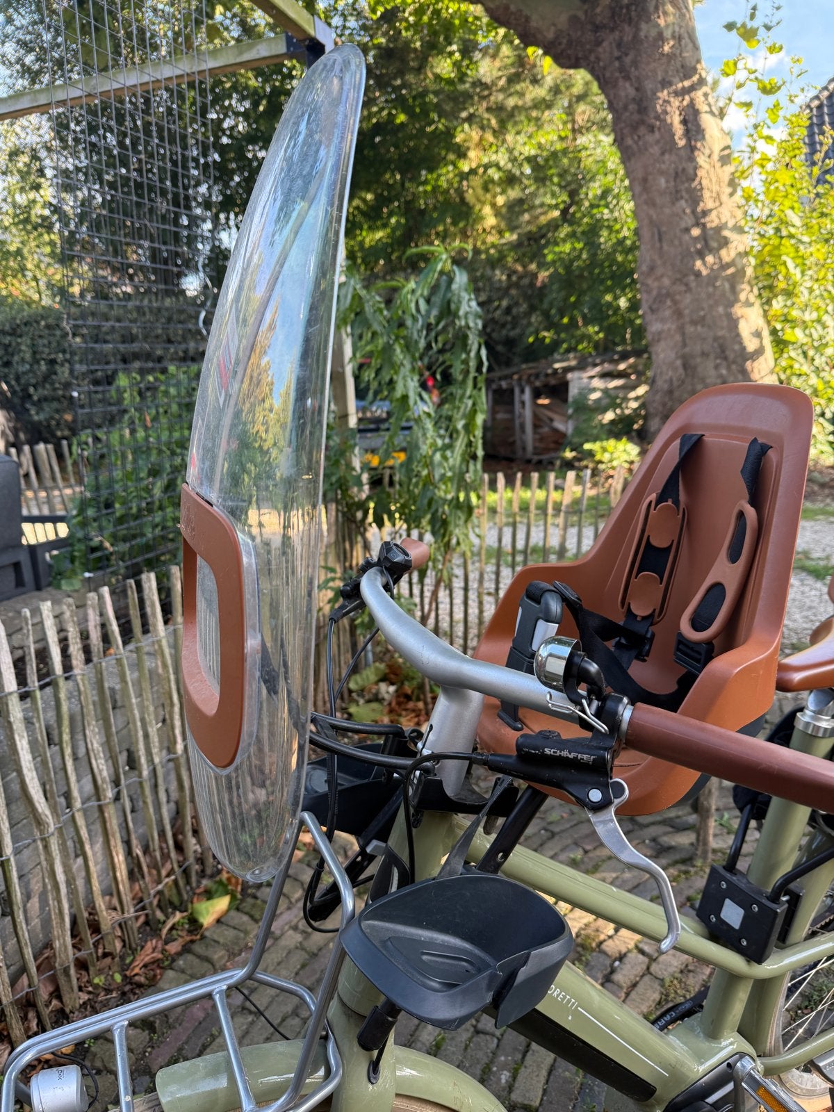 Bobike One Mini fietszitje met windscherm en adapter, Ophalen, Voetsteuntjes, Voorzitje, Zo goed als nieuw