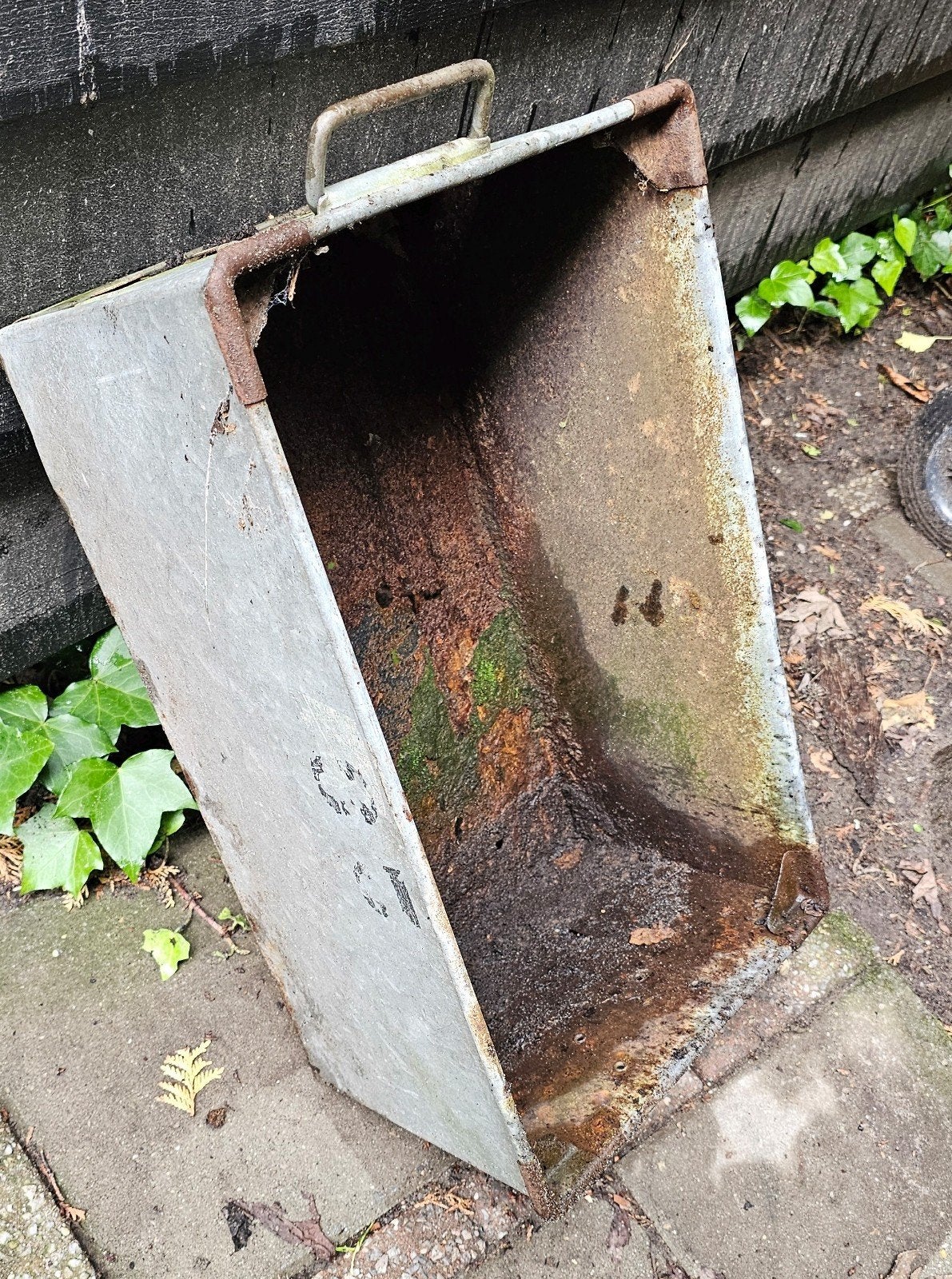 Oude metalen bak / trog - roestig en gebruikt, Ophalen of Verzenden