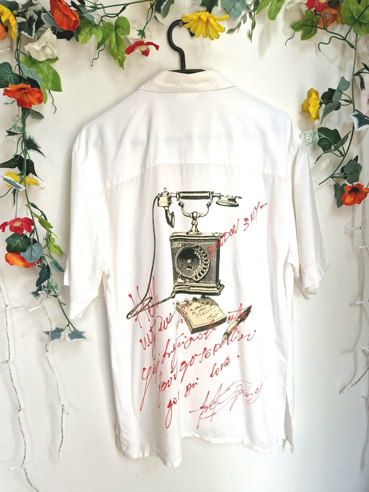 Unieke vintage witte blouse met telefoon tekeningen, Kleding | Dames, Ophalen of Verzenden, Zo goed als nieuw, Maat 42/44 (L)