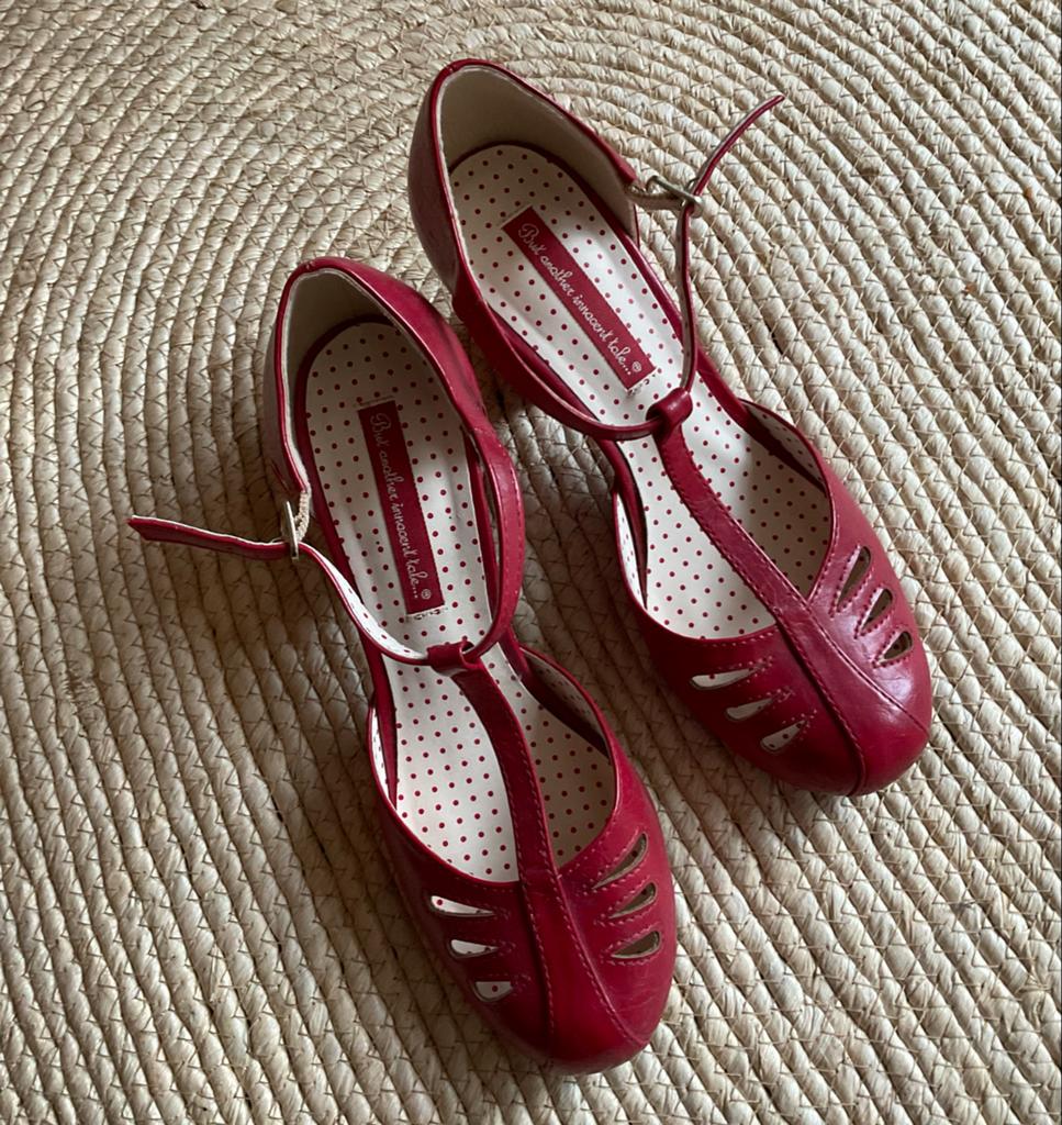 Rode vintage-stijl pumps t-strap B.A.I.T. Mt 39, Ophalen, Zo goed als nieuw, Rood, Schoenen met hoge hakken