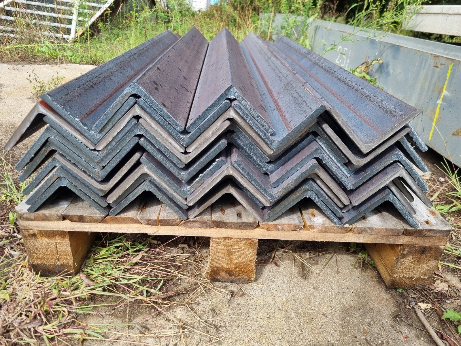 Hoeklijn 100x100x10 - Diverse lengtes, Ophalen, Nieuw, IJzer